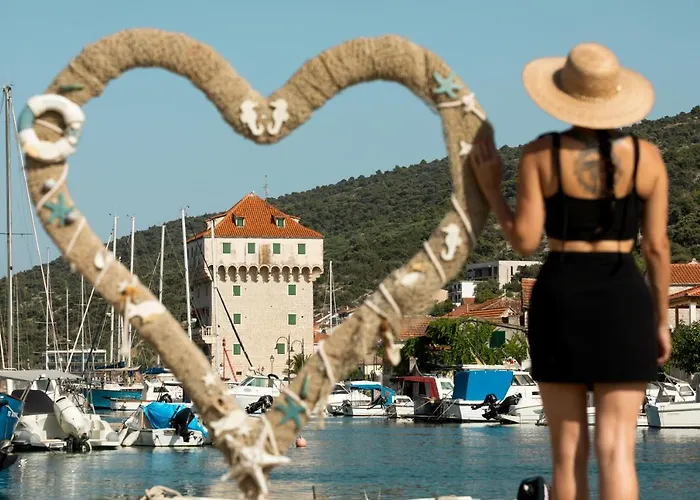 Marinus مارينا